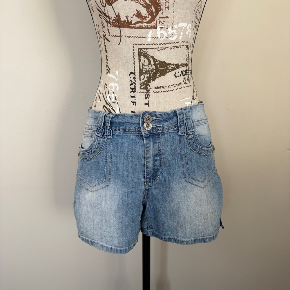 Y2K angels light wash mid rise denim shorts